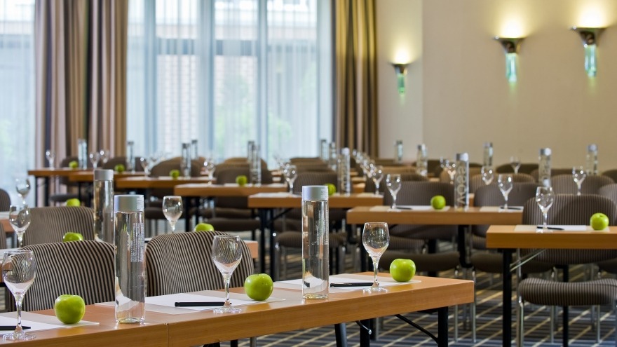 Tagungsraum Berlin I&II parlamentarische Sitzordnung relexa hotel Berlin - Tagungsraum Berlin I&II parlamentarische Sitzordnung